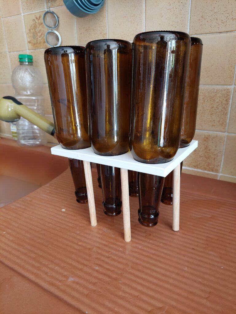 présentation de l'égouttoir avec 6 bouteilles
