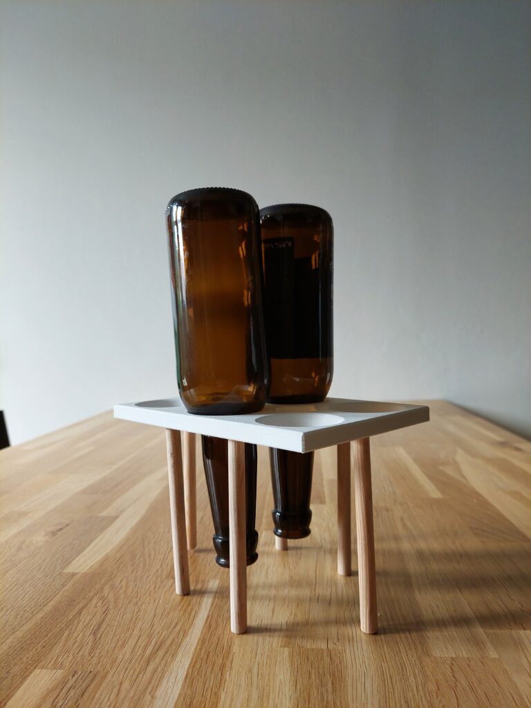 présentation de l'égouttoir avec 2 bouteilles